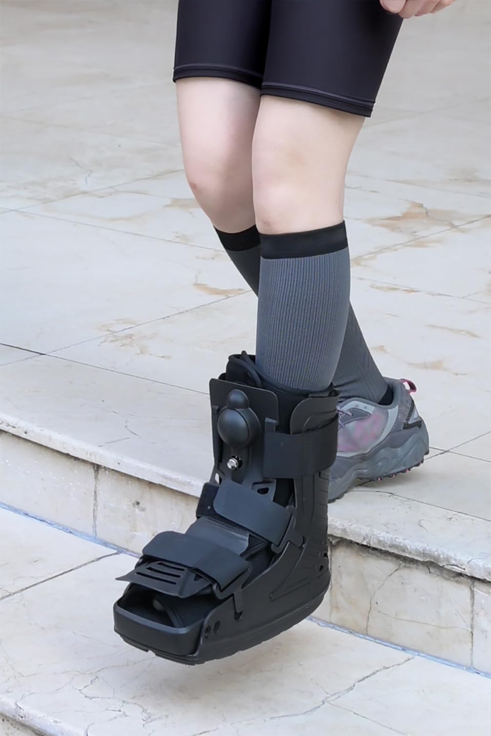Short Inflatable Walking Boot V121